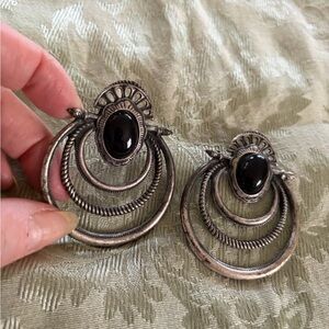 💗Vintage-Inspired Silver Hoop Earrings with Black Stone 💗= 10 for $20 bundle